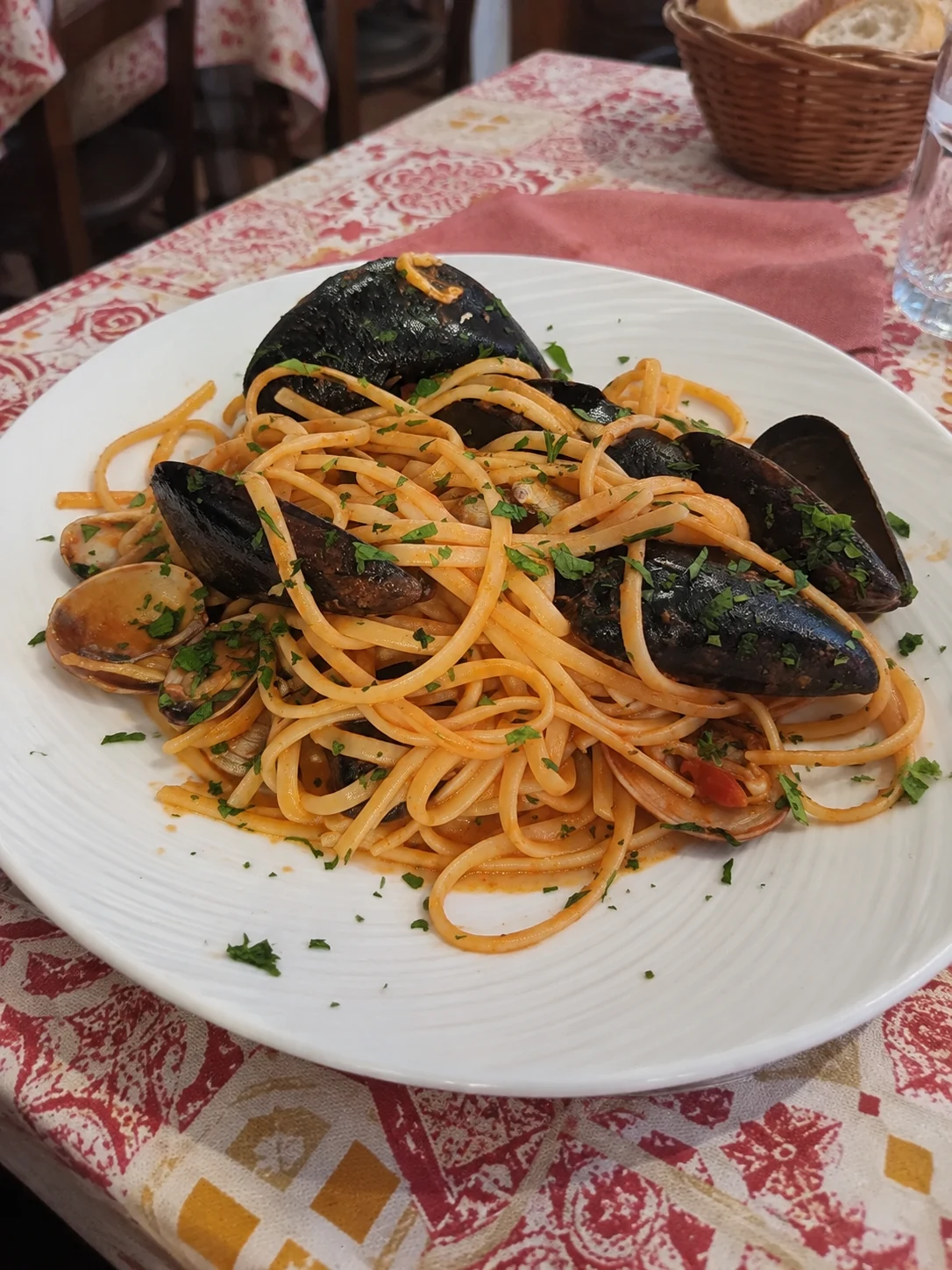Linguine ai frutti di mare servite alla Trattoria La Botte